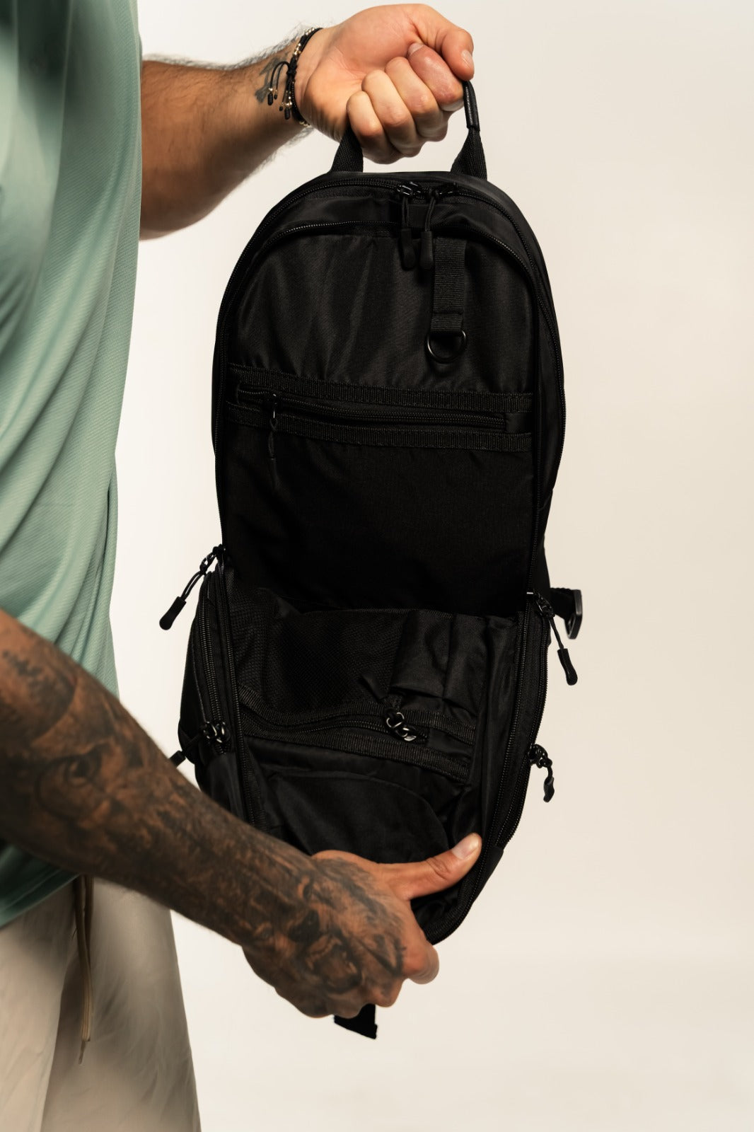 Cangurera Nomad Negro VOU FIT